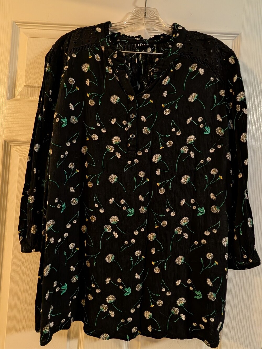 Torrid Black Dandelion Floral V-Neck Blouse - Plus Size 2X